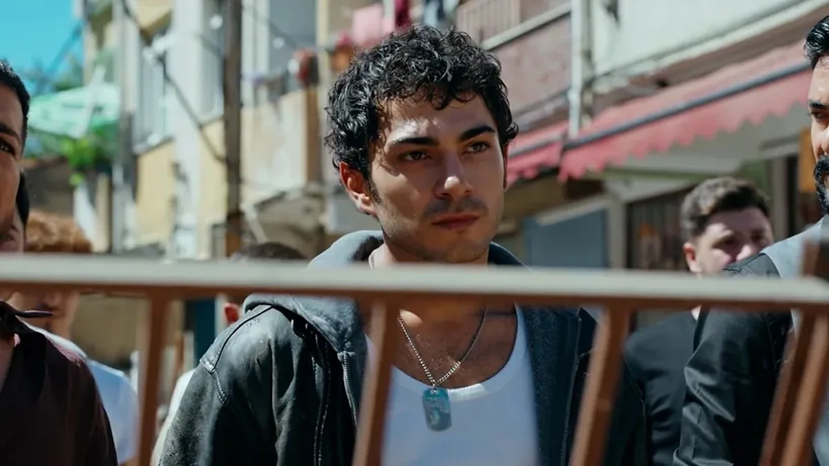 رحيم جان كابكاب وإلتشين زهرة إيريم بطلا مسلسل فوق وتحت إسطنبول