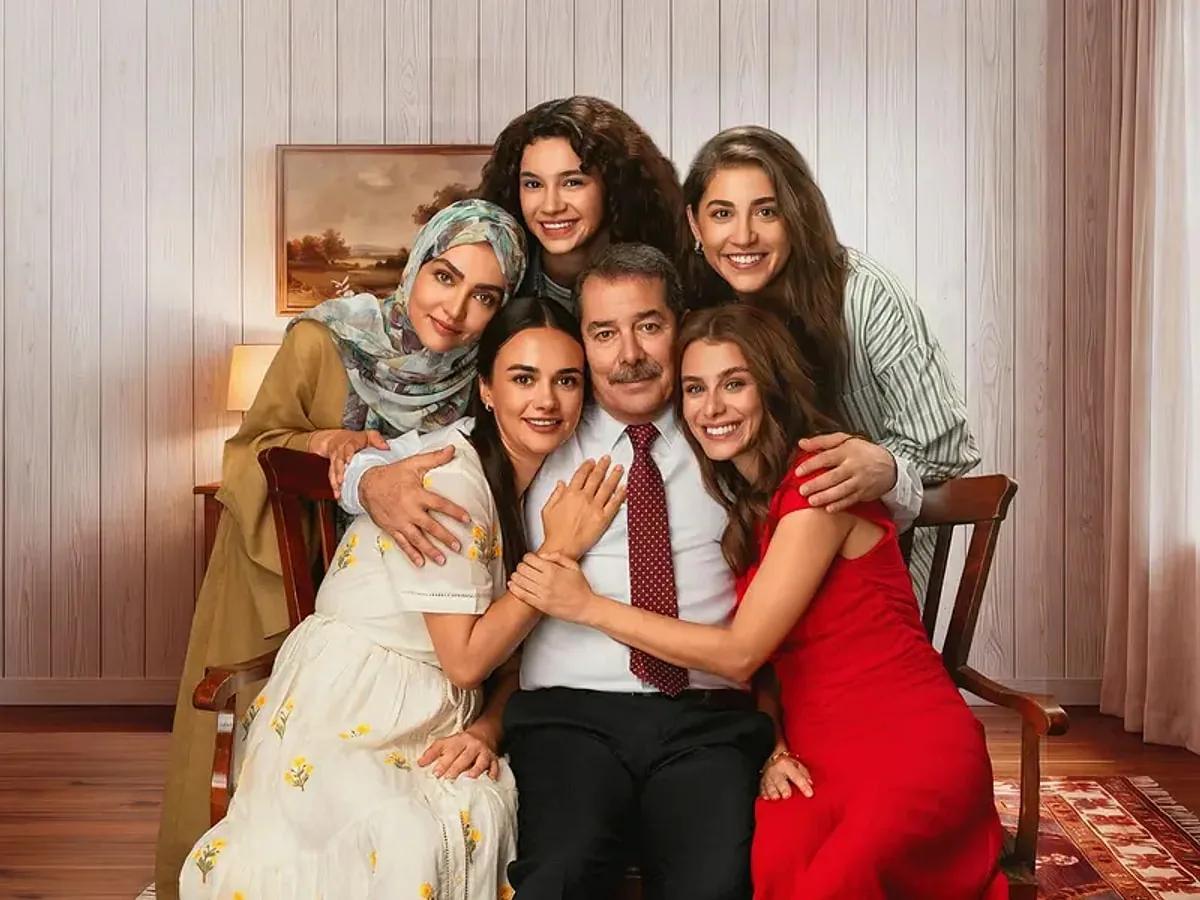 مشهد من مسلسل الزواج جميل