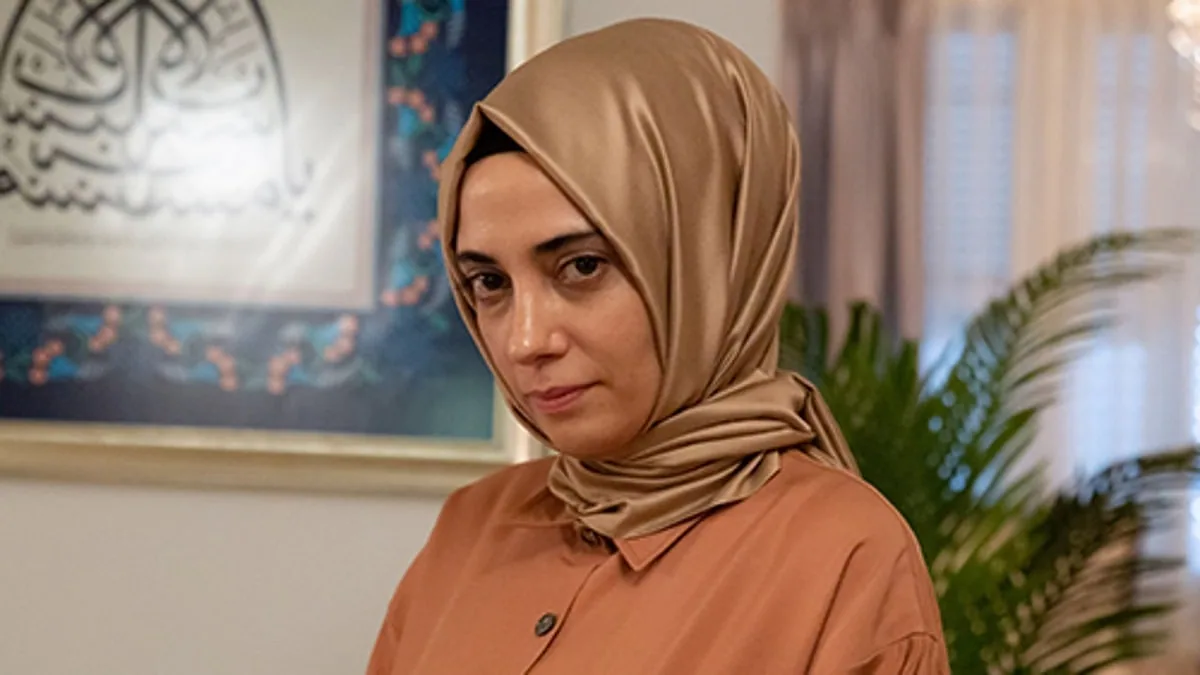 الممثلة سيرين كاراكوتش — الحقوق لأصحابها