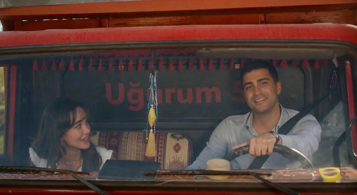 مسلسل «الكرامة» — الشاحنة الحمراء من موقع التصوير