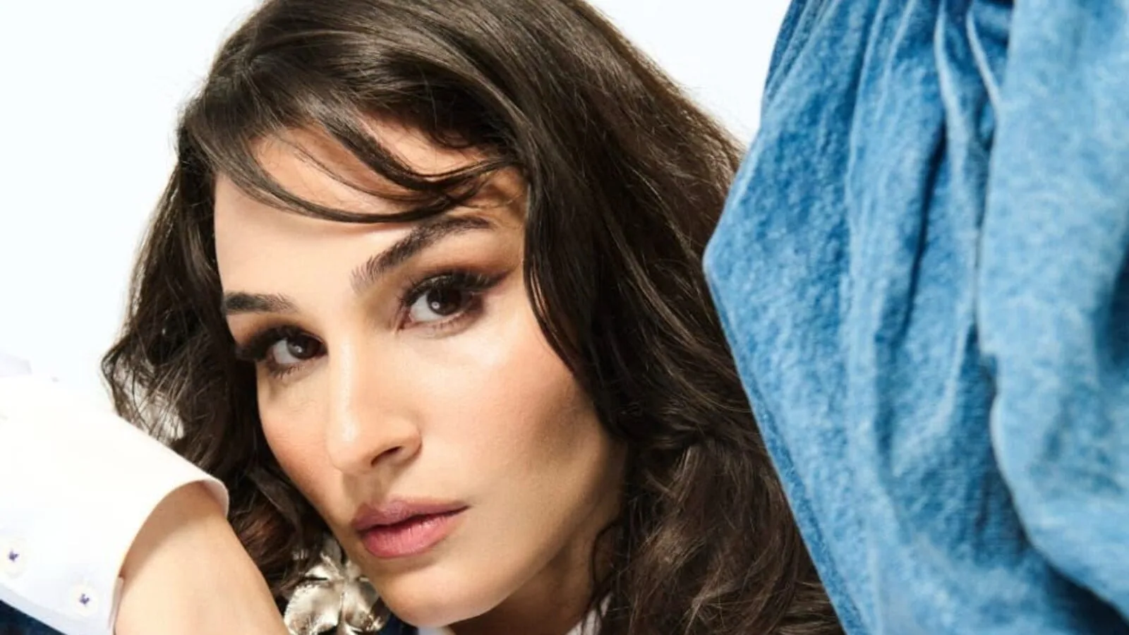 الممثلة أسينا غريشكن — صورة من تقرير المصدر الصحفي — الحقوق لأصحابها