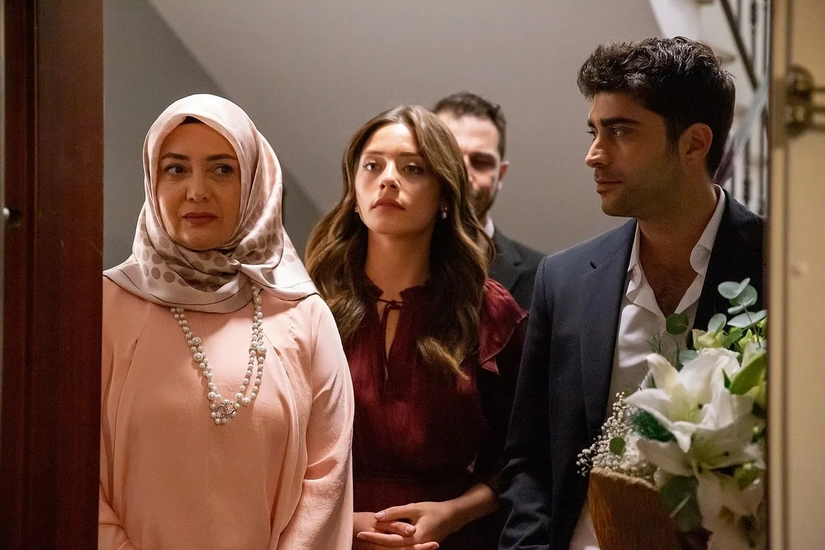 مشهد من مسلسل «شراب التوت» — الحقوق لأصحابها