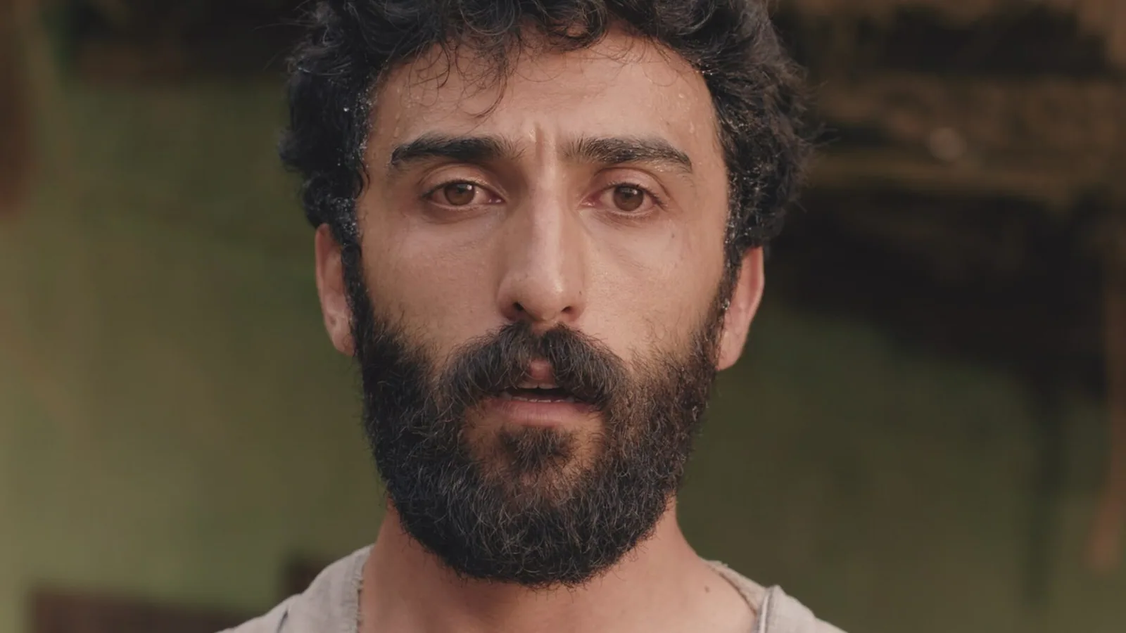 مشهد من مسلسل صيف جاف