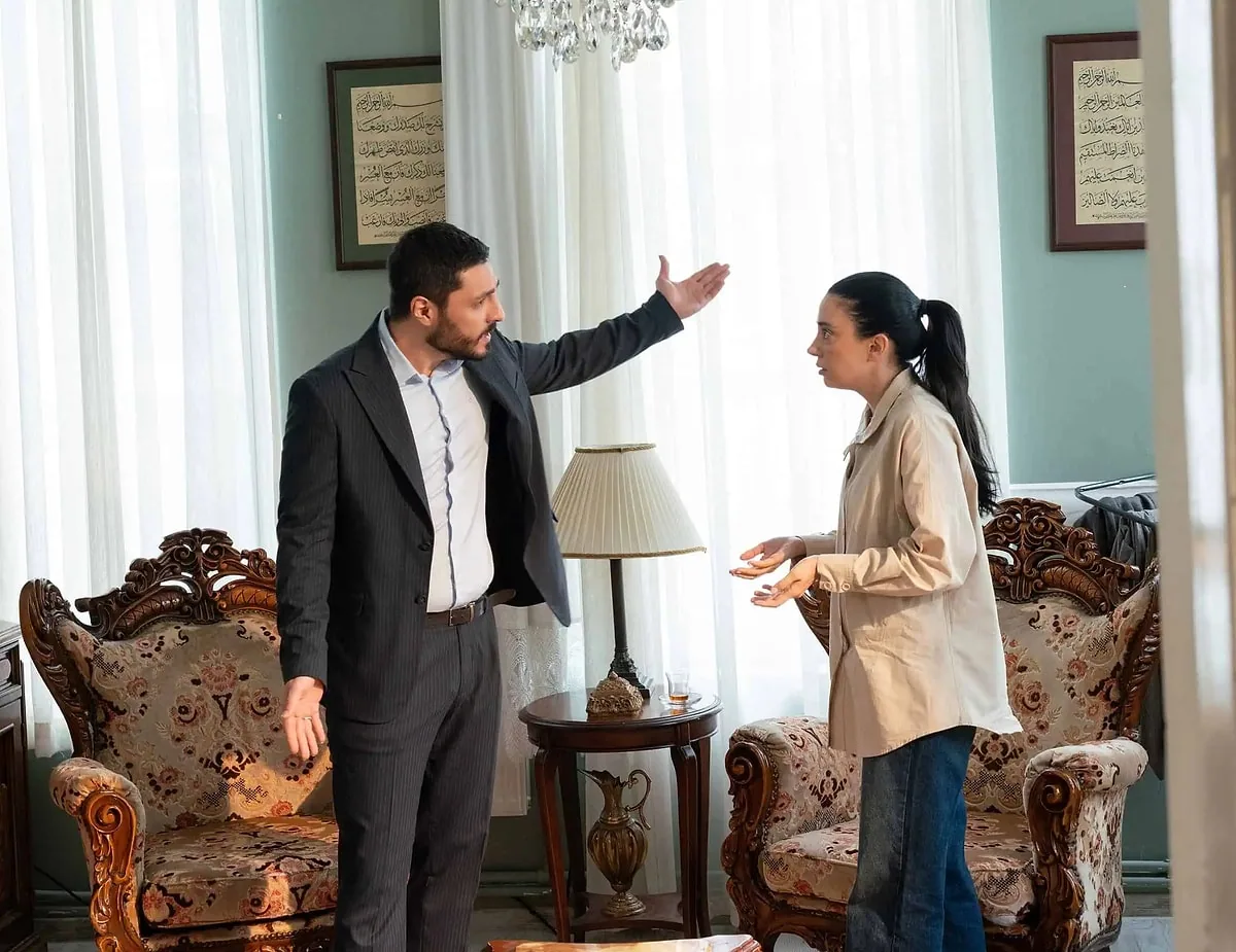 من مسلسل «شراب التوت»